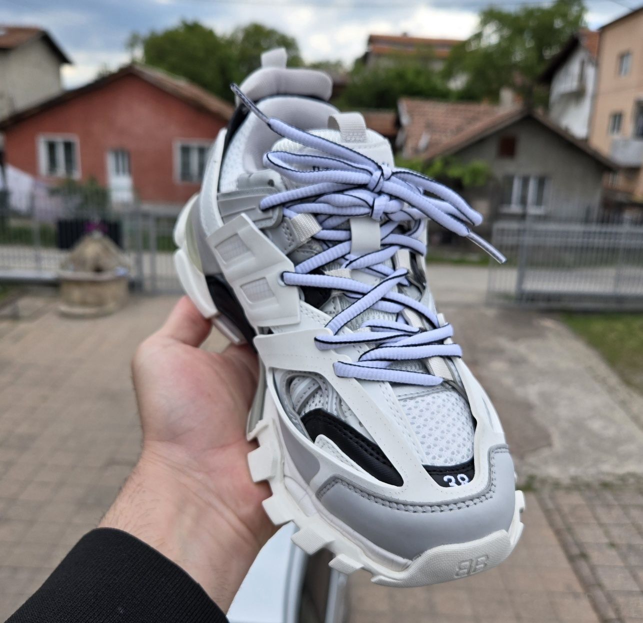 Нов цвят  Balenciaga truck