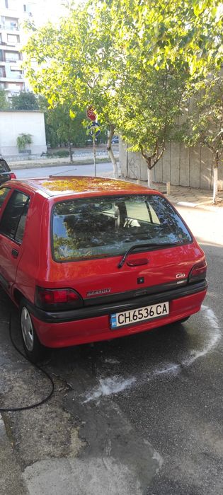 Продавам Рено Клио