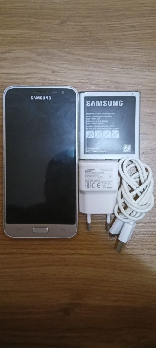 Телефон - Samsung Galaxy J3 SM-J320FN