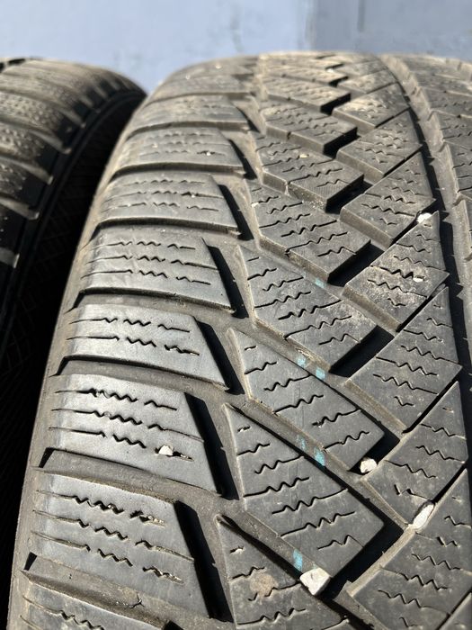 2 бр. зимни гуми 235/45/18 Continental 6 mm DOT 3518
