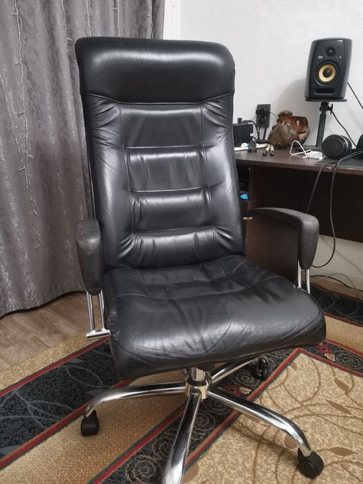 Продам кресло офисное