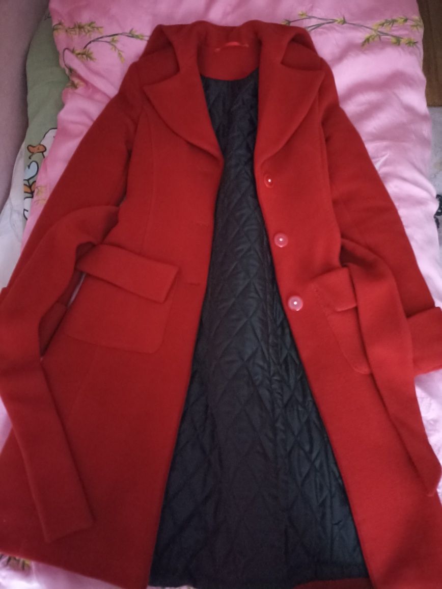 Красное пальто зима