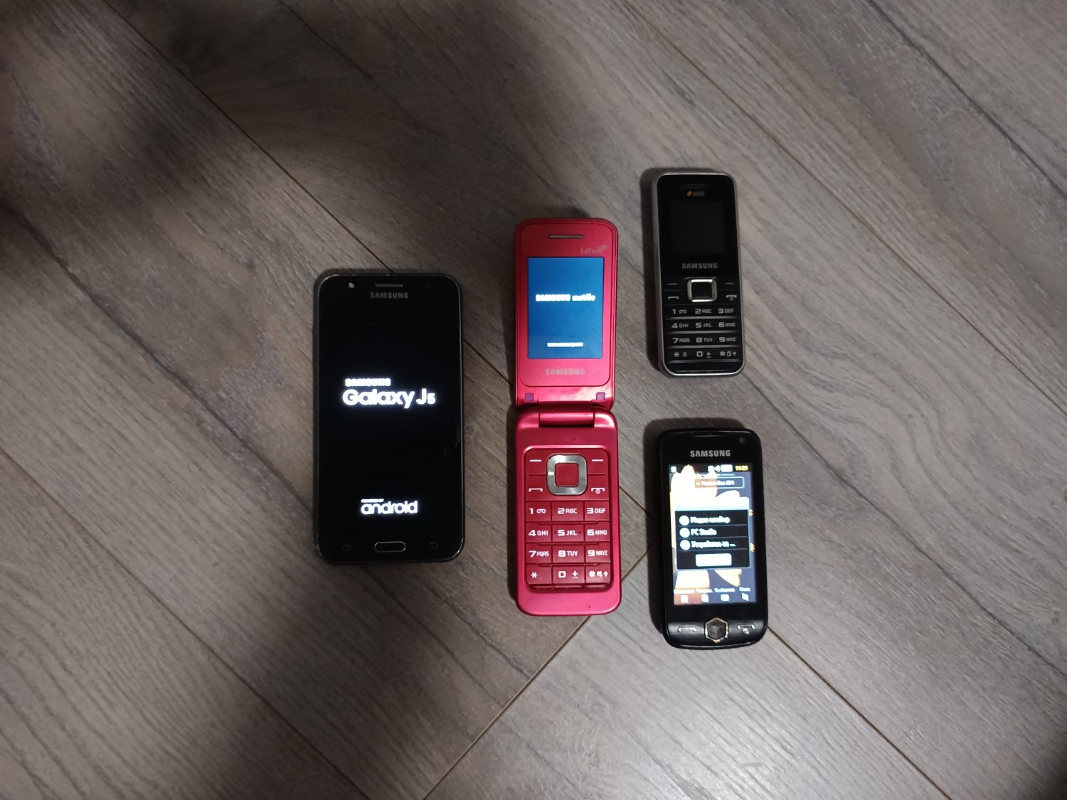 Лот стари телефони Samsung