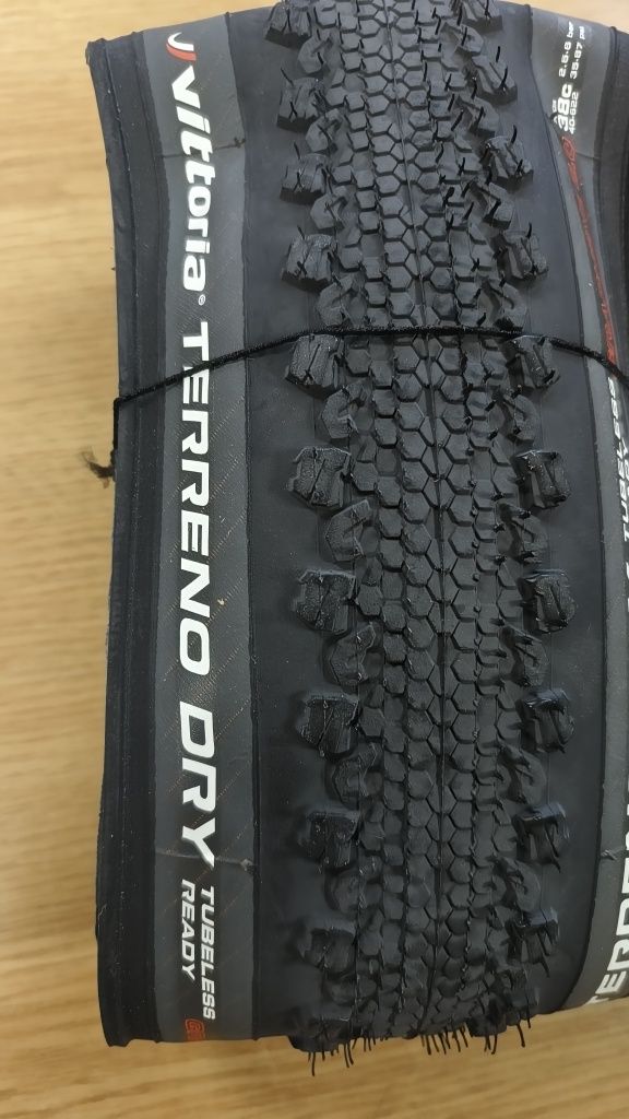 700 x 38C Vittoria Terreno DRY Gravel 4C Graphene 2.0 TLR Fold