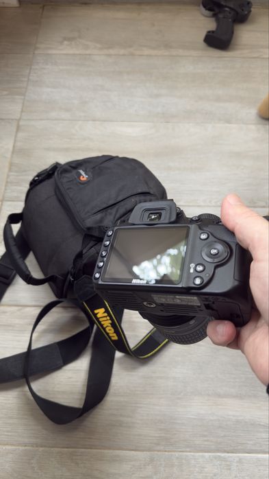 Nikon D3200, 24.2MP + Obiectiv 18-55mm VR (stare foarte buna)