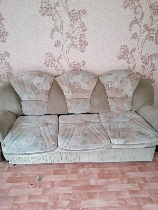 Продам диван с креслами