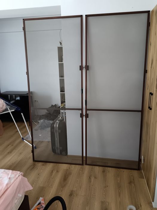 Vând 2 plase de țânțari încadrate PVC pentru uși de balcon sau terasa