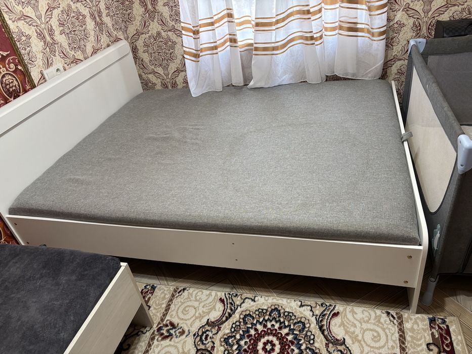 Двуспальная кровать