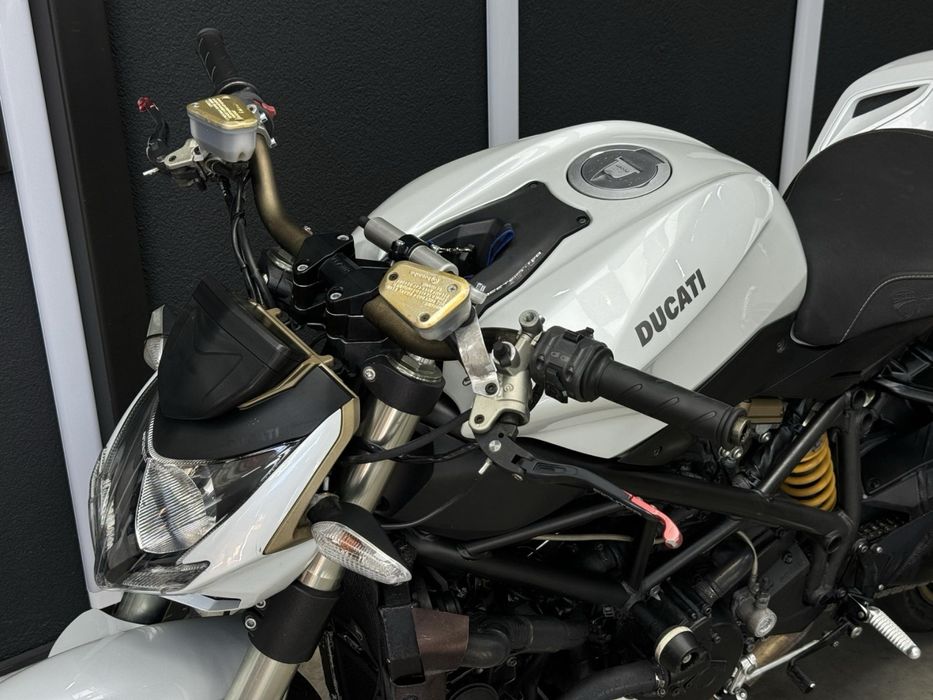 Ducati sttreetfighter