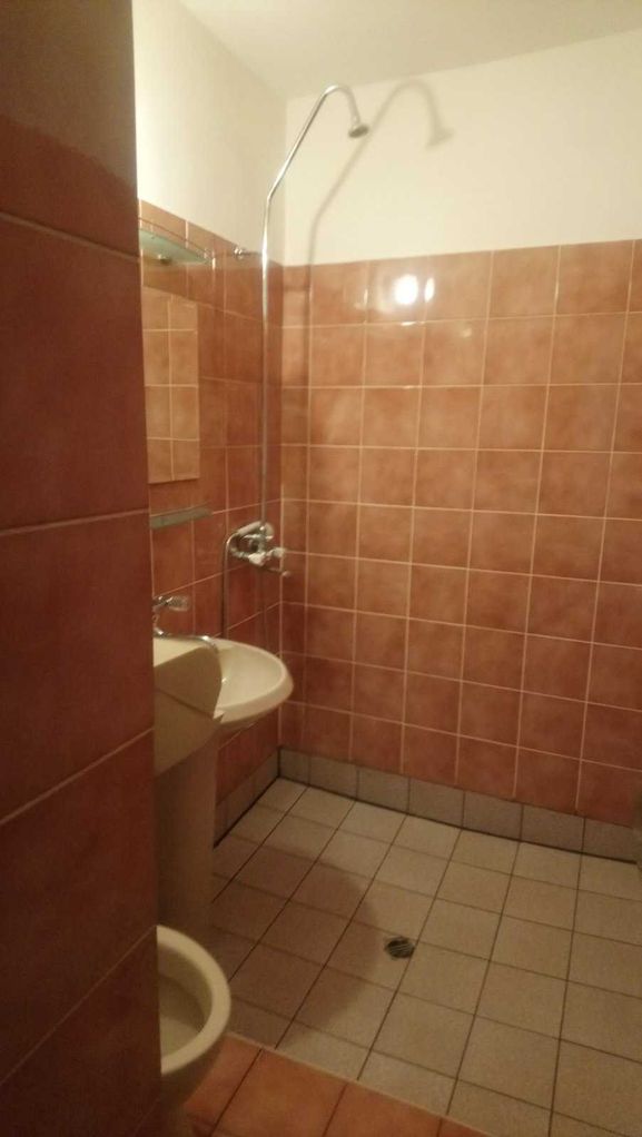 Дава се под наем Едностаен апартамент в Перник, Изток - 45 кв.м за 244.8 € - Снимка #4