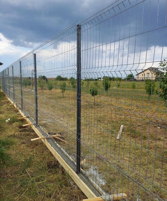 Împrejurim terenuri cu garduri porți din plasa burdurata