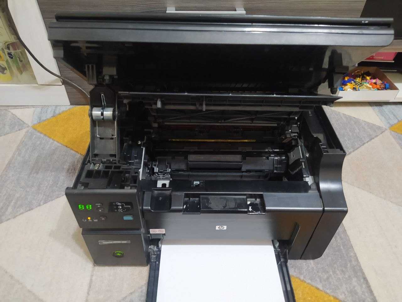 МФУ (принтер сканер копир) HP M1132MFP в отличном состоянии + шнуры