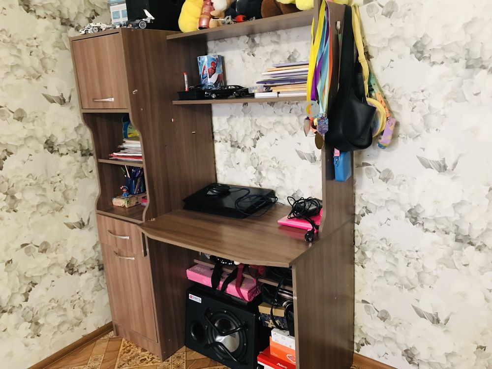 Стол письменный