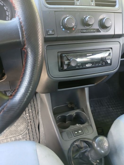 Vând scoda fabia 2 14 tdi