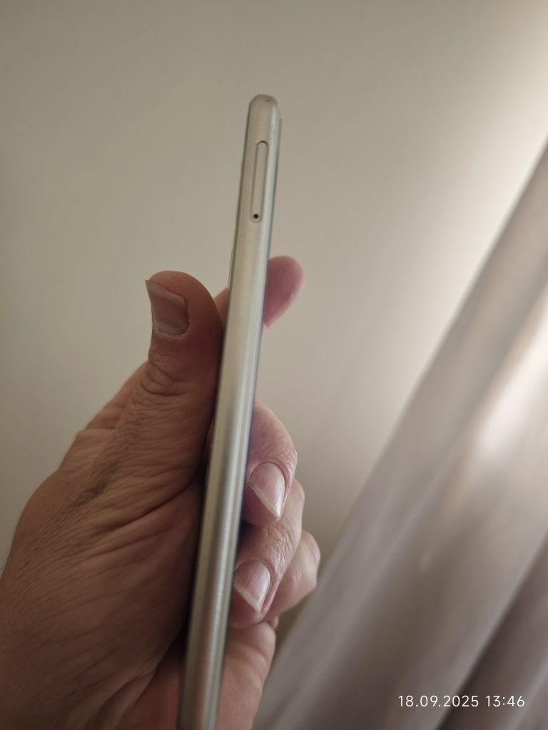 Honor 8 lite много запазен