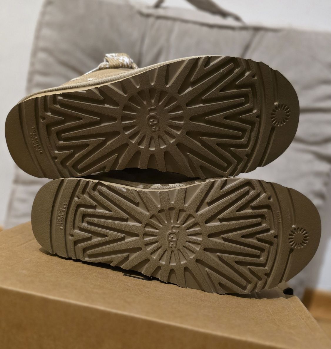 UGG Lowmel Sand 39