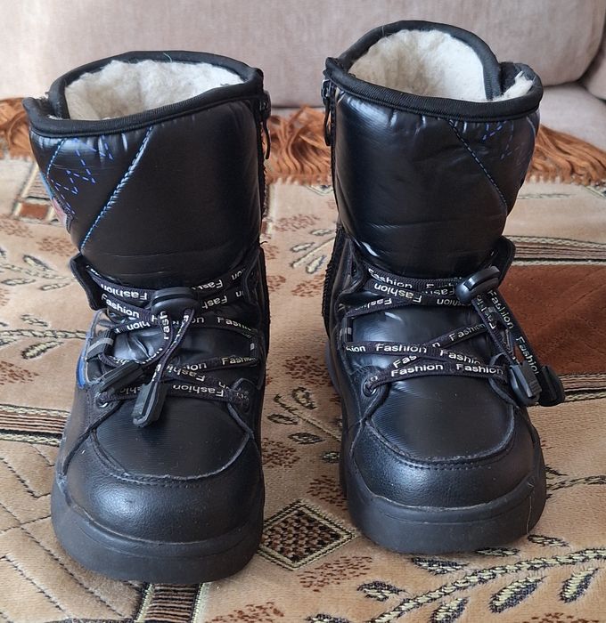 Продам детские сапожки.