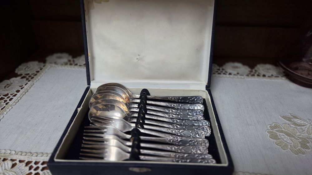 Мельхиоровые ложки вилки
