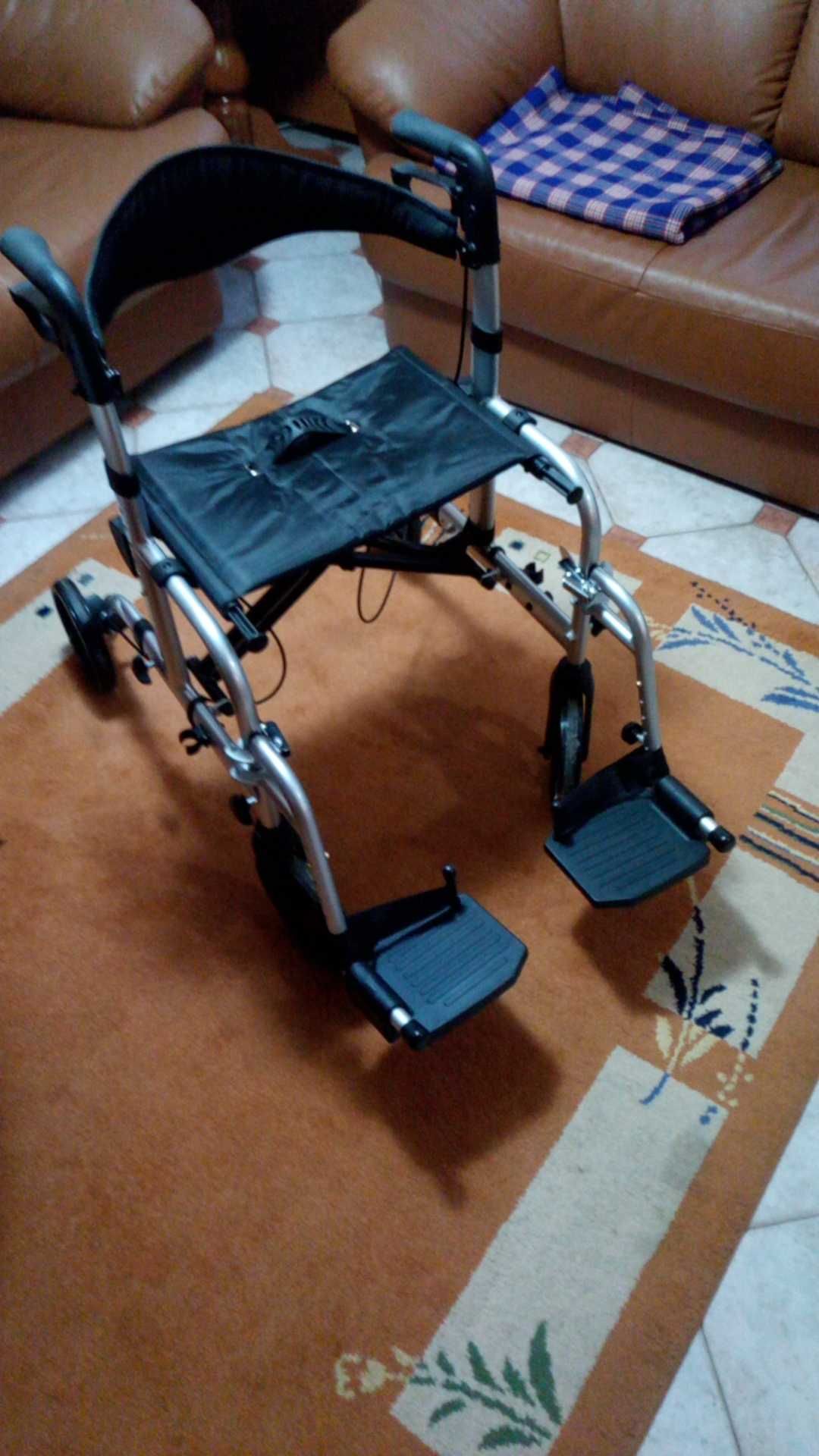 Сгъваем инвалиден стол