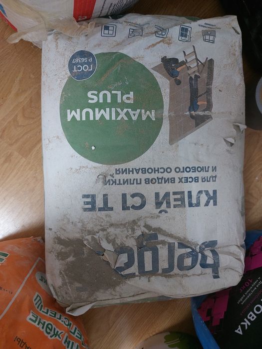 Продам мешок кафельного клея 25 кг.