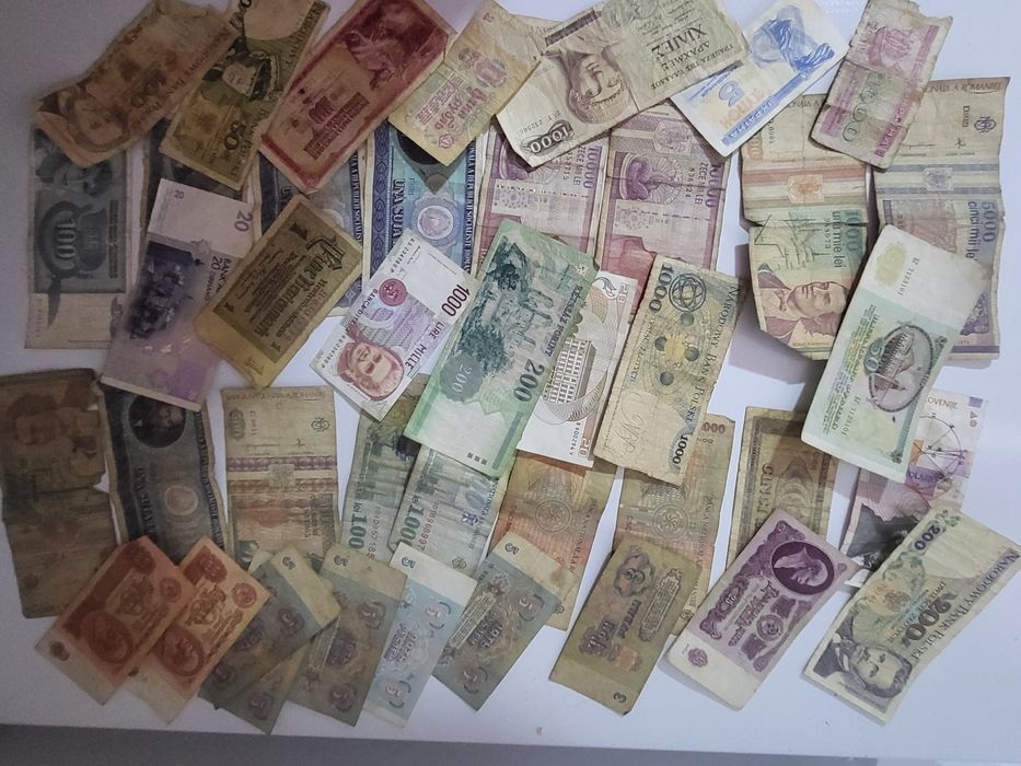 Bancnote si monede vechi românești și din alte țări