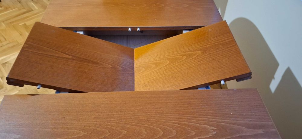 Разтегателна трапезна маса