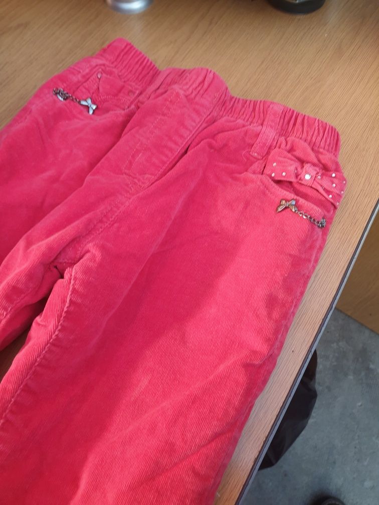 Pantalonii de fetite culori diferite