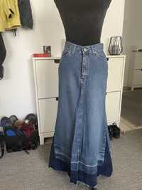 Fusta denim lung la moda Met jeans