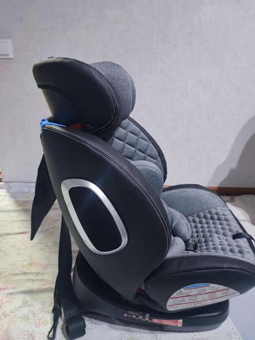 Sotiladi: Bolalar uchun universal
avtokreslo (0-12 yosh)
Holati: Yangi