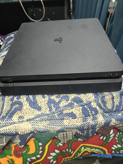 PlayStation 4 slim 500gb
