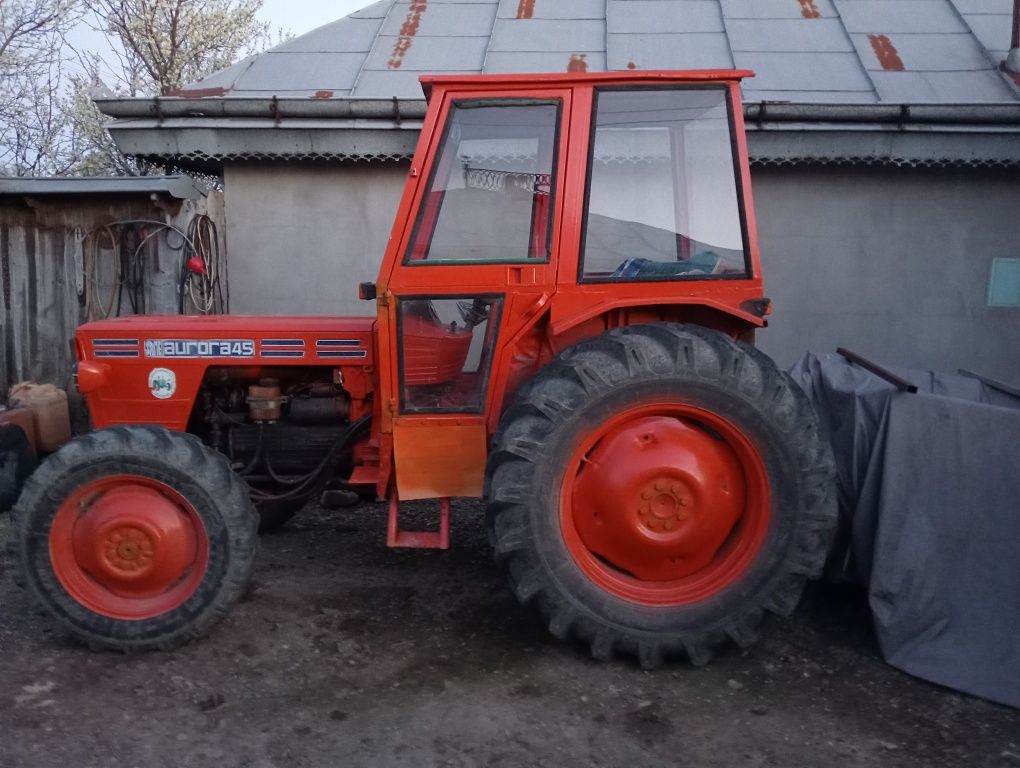 Tractor de vânzare 8000€