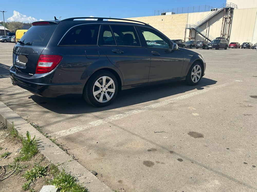 Vând Mercedes-benz c220