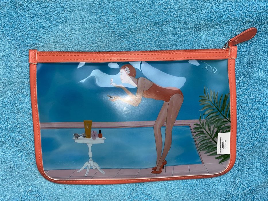 Douglas Несесер с цип за козметика, гримове.