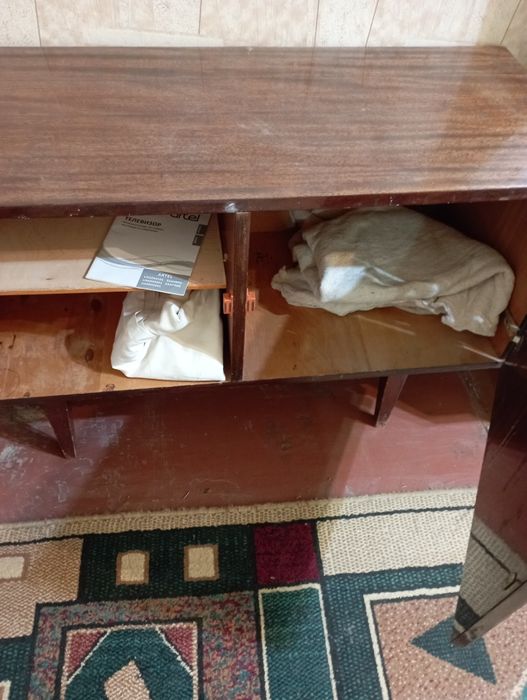 Тумбочка и трюмл