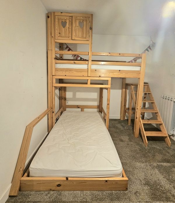 Двуетажно дървено легло + 2 матрака 120/200 и 90/200