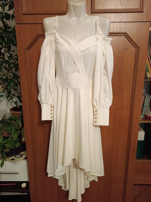 Продаю вечерние платья,размер 42-44 Цена 10000т