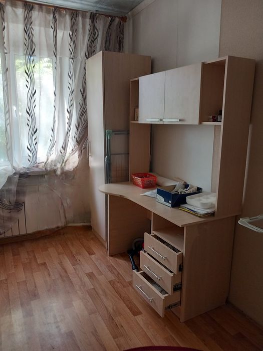 Продам школьный стол.