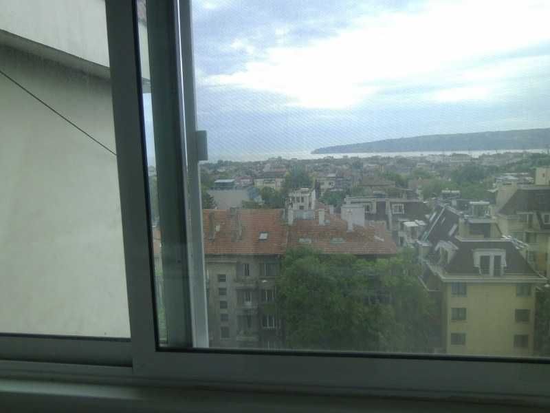 Двустаен апартамент под наем идеален център Варна, обзаведен, панорама