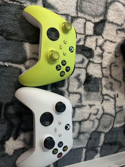 Xbox series s cu 2 controlere