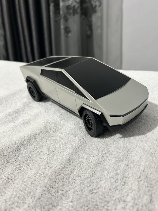 Masinuta Tesla CyberTruck
