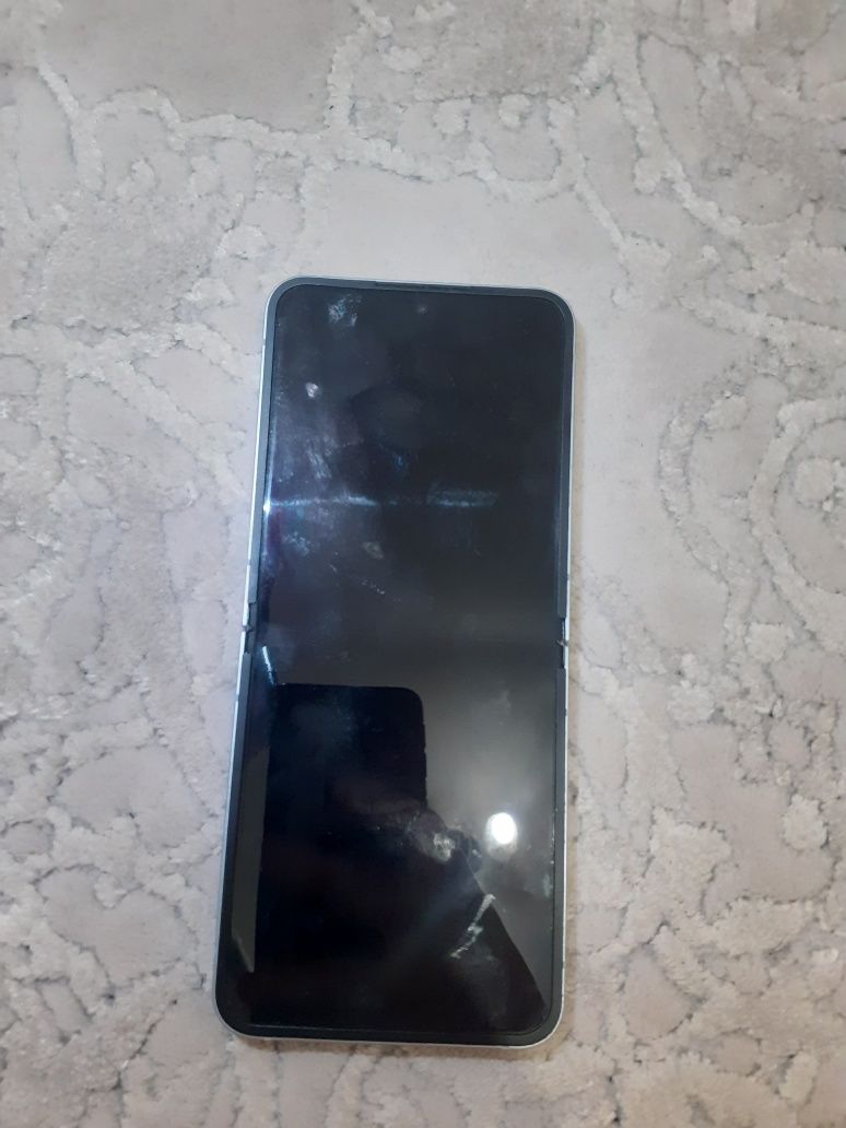 Samsung Z flip 6 за ремонт