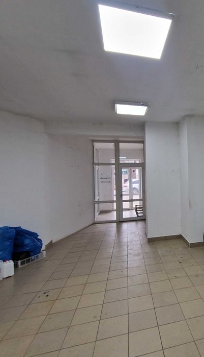 Inchiriez spatiu comercial