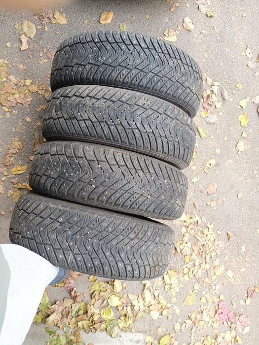 Зимняя шипованая резина в отличном состояние