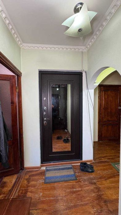 Шахар маркази Асака банк 3 қаватда 2 хонали квартира сотилади.ID: 1443