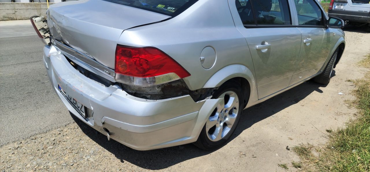 Opel Astra H Sedan AVARIAT 1,3 CDTI an 2008