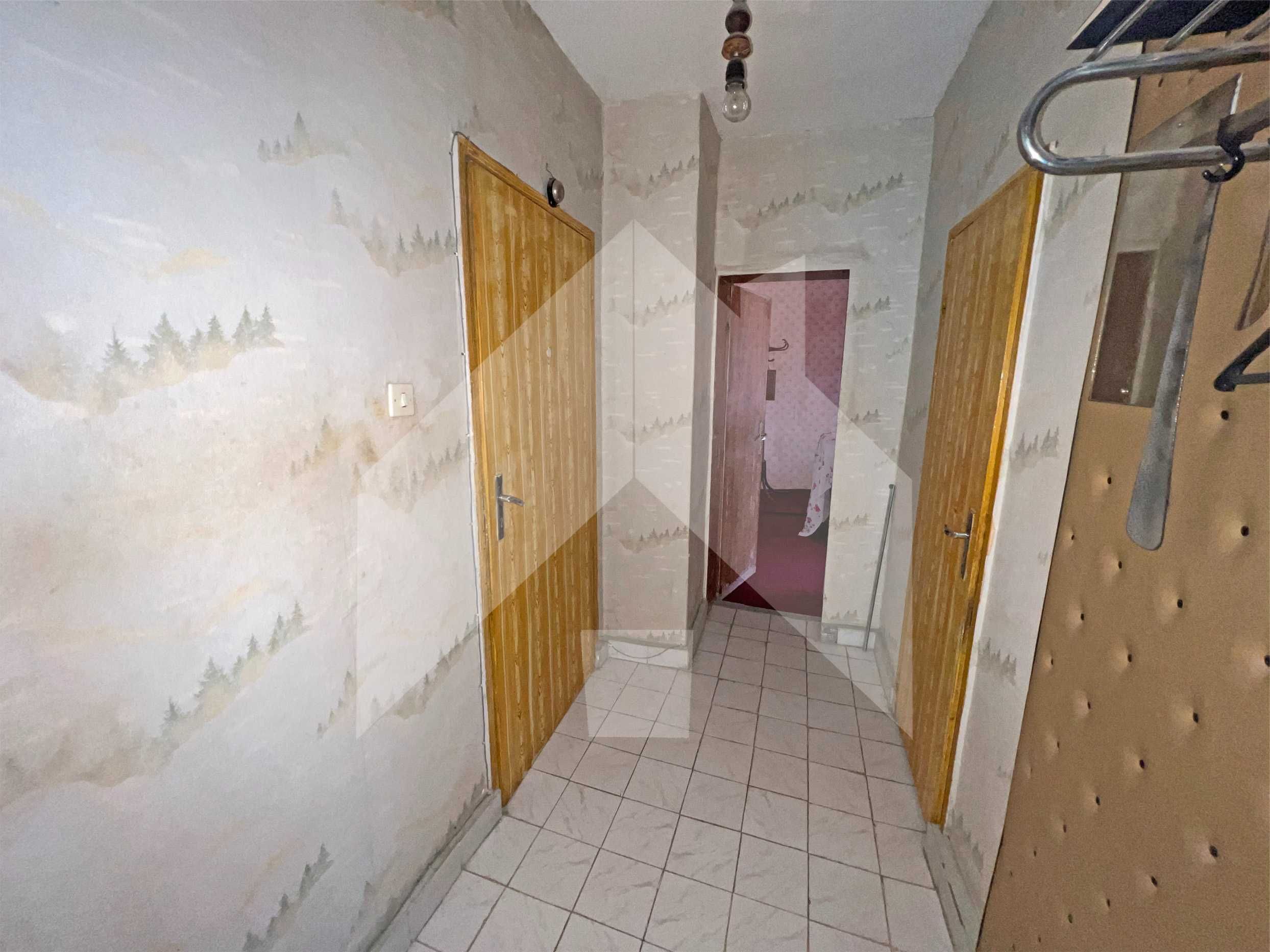Продава се апартамент (2+1) в гр. Каспичан. Среден етаж! Тухла