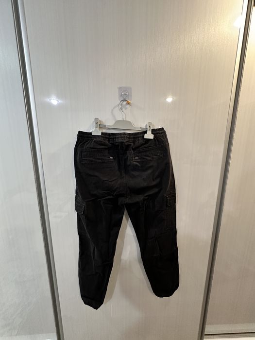 Pantaloni cargo bărbați PULL&BEAR