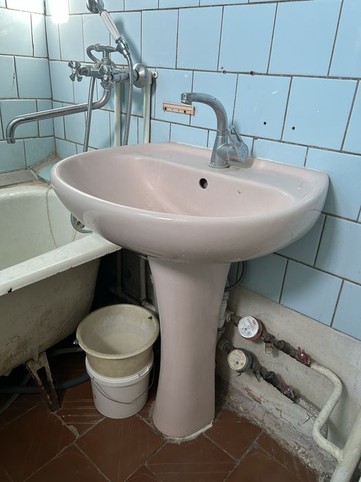 Раковина со смесителем