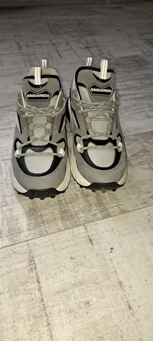 Vând adidasi dsquared2