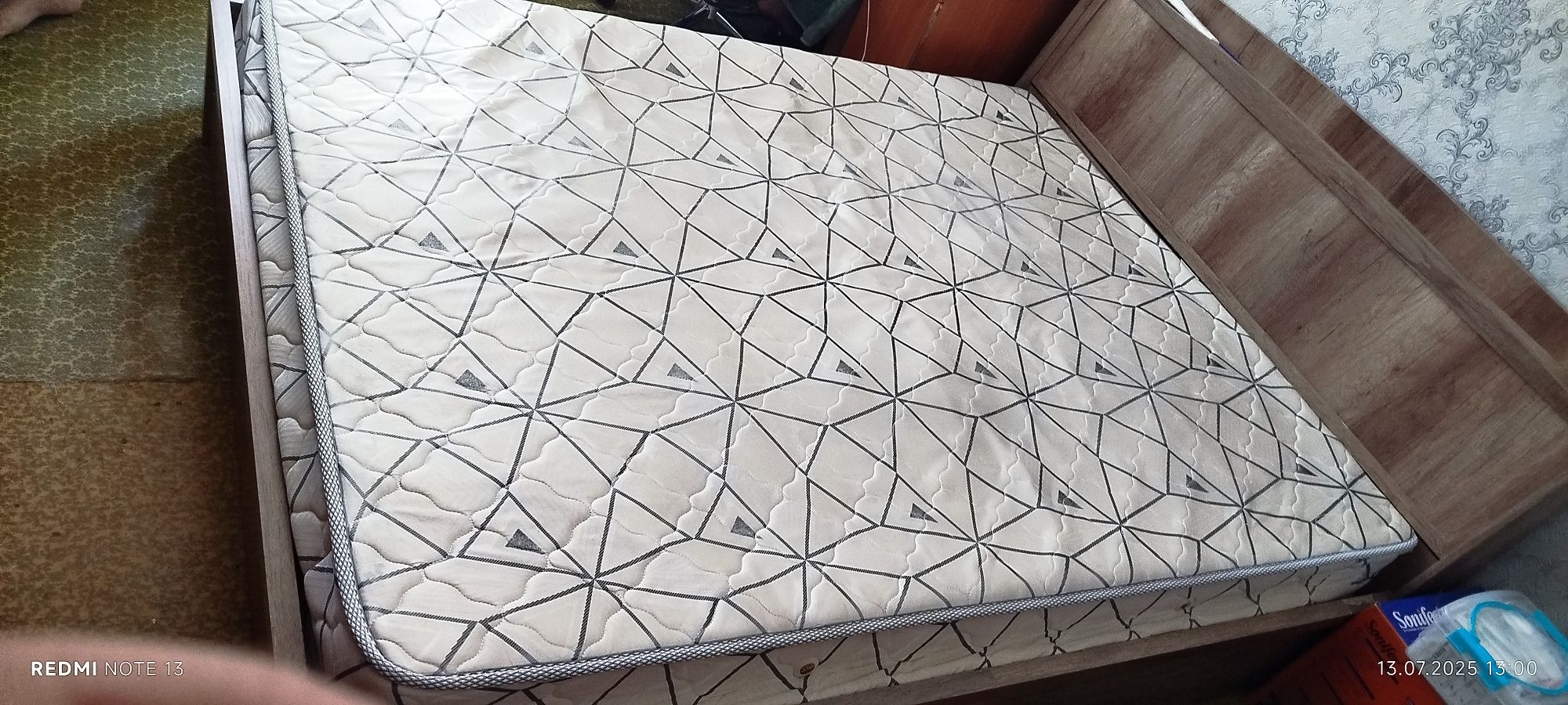 Продам пружинный матрас в хорошем состоянии. Размер 160×200см.